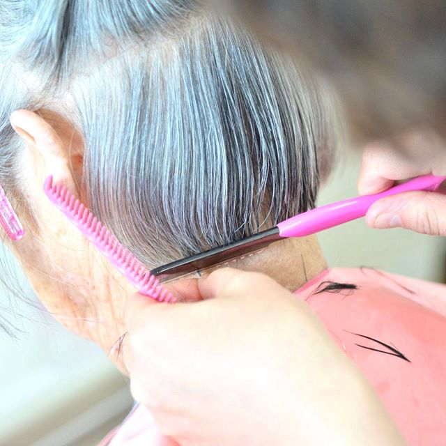 ヘアーカットのできる職員‍♀️